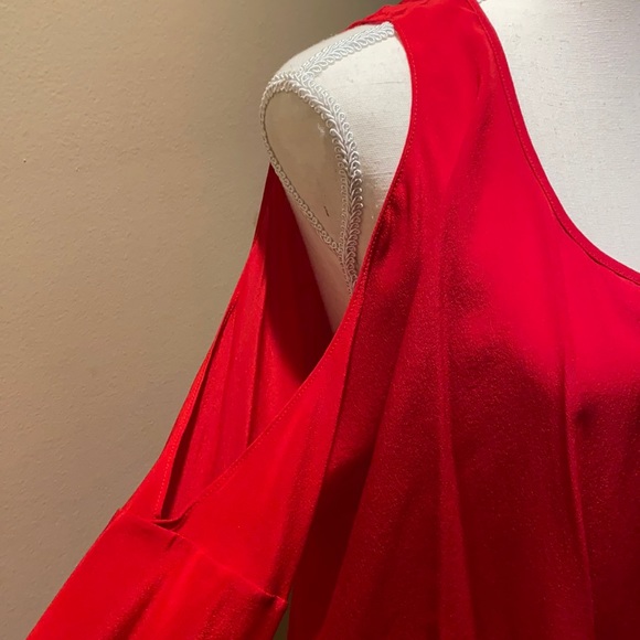 COPY - Bailey red silk shoulder cut out blouse size M. - Picture 5 of 6